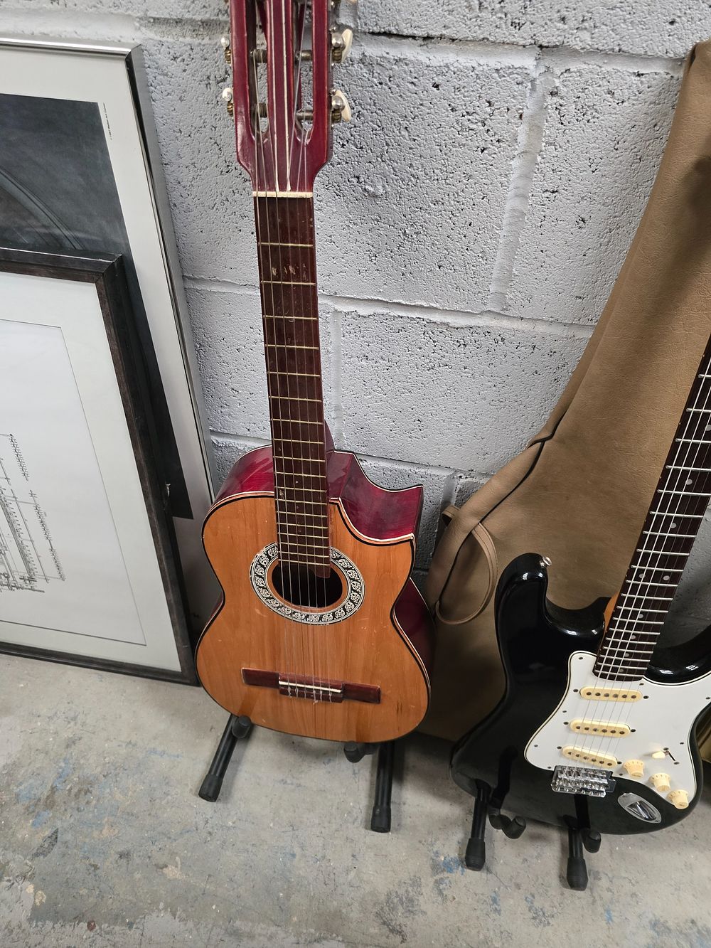 Lot 273: 1 X JOSE A PENA ACCOUSTIC GUITAR