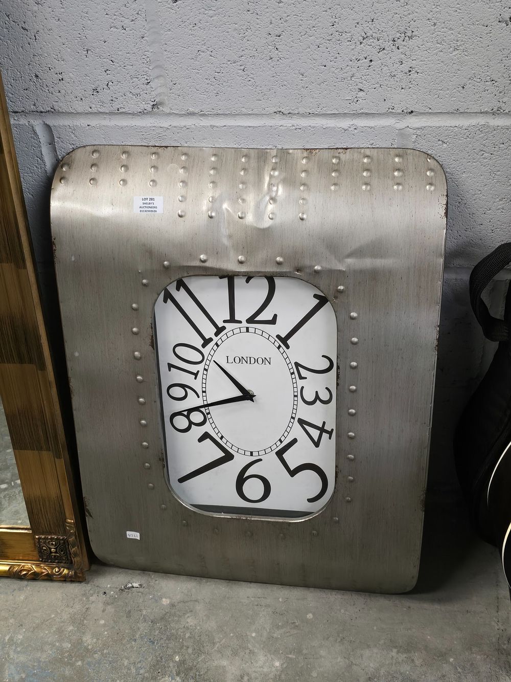 Lot 281: 1 X INDUSTRAIL STYLE AVIATION WALL CLOCK