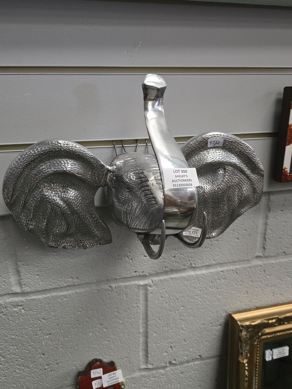 Lot 300: 1 X ALUMINUM ELEPHANT HEAD WALL PLAQUE RRP...