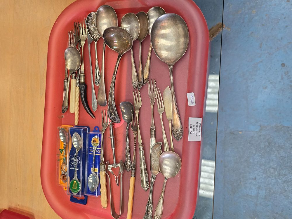 Lot 308: SELECTION OF SILVER PLATES CUTLERY WARE ITEMS PICKLE...