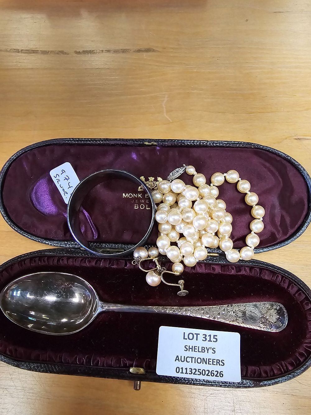 Lot 315: 1 X SILVER NAPKIN RING WITH SILVER MONK...