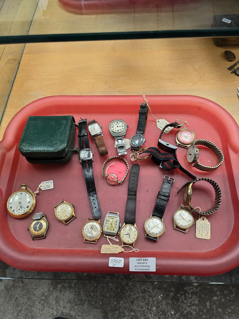 Lot 332: 1 X TRAY CONTAINING VARIOUS VINTAGE WATCHE INCLUDING...