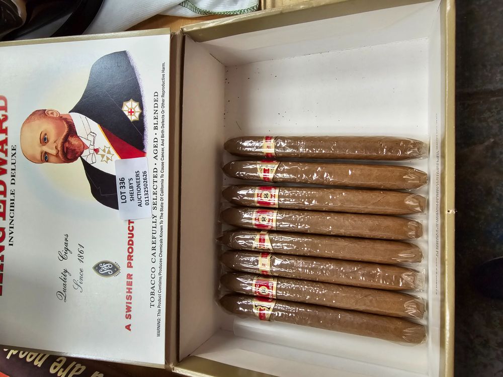 Lot 336: 8 X KING EDWARD CIGARS WITH ORIGIONAL BOX