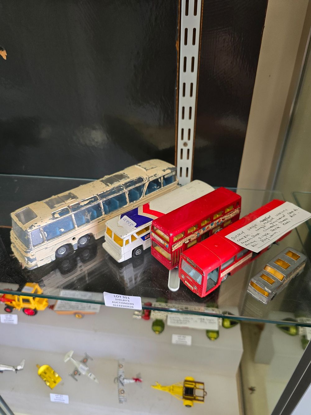 Lot 351: 1 X DINKY VEYA COACH WITH MAJOR LUXURY...