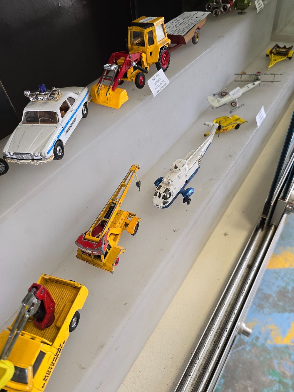 Lot 354: SELECTION OF VARIOUS DINKY CORGI AND MATCH BOX...