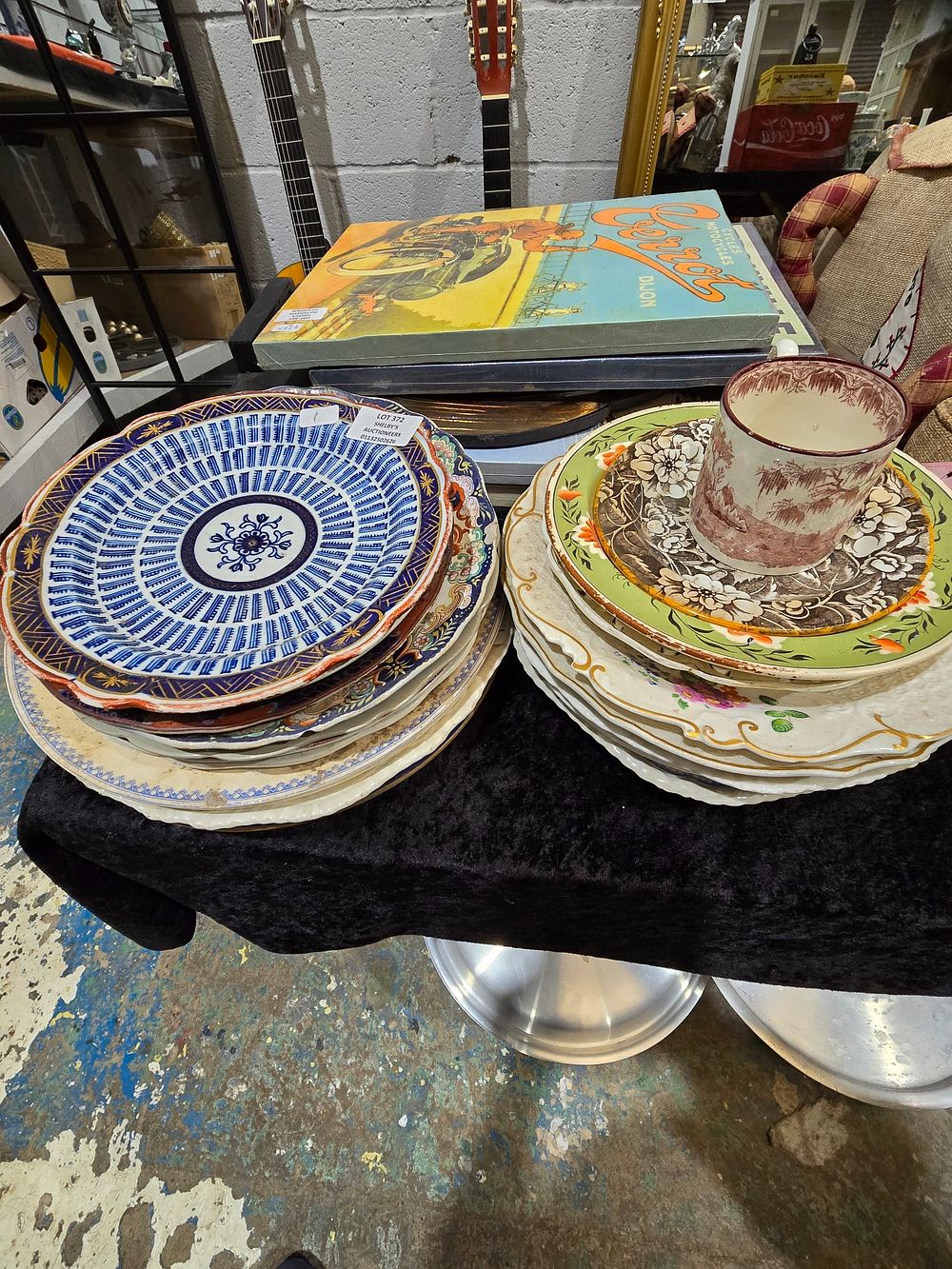 Lot 372: SELECTION OF CIRCA 1900'S POTTERY WARE ITEMS