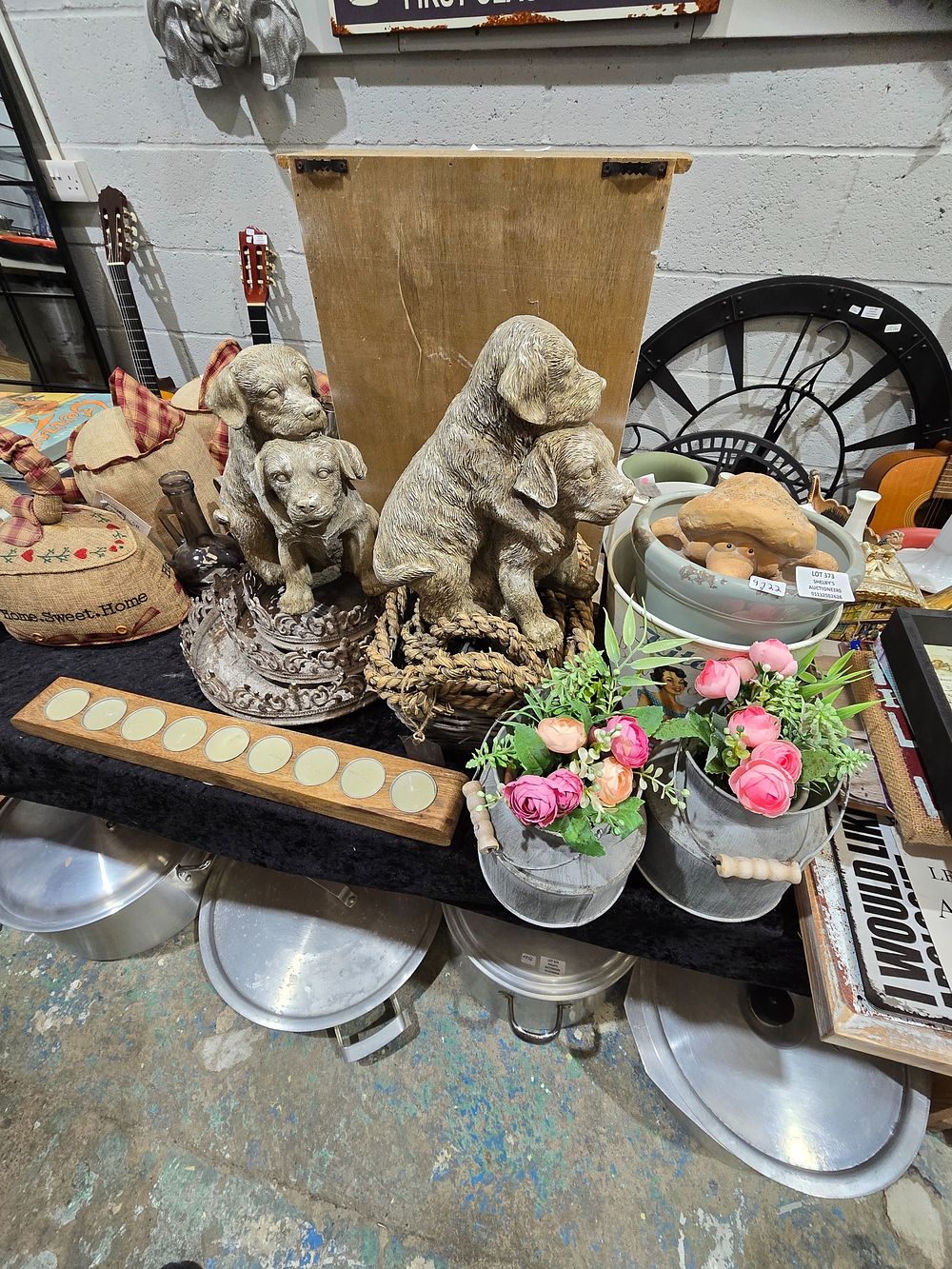 Lot 373: SELECTION OF VARIOUS NEW GARDEN DECORATIONS ETC
