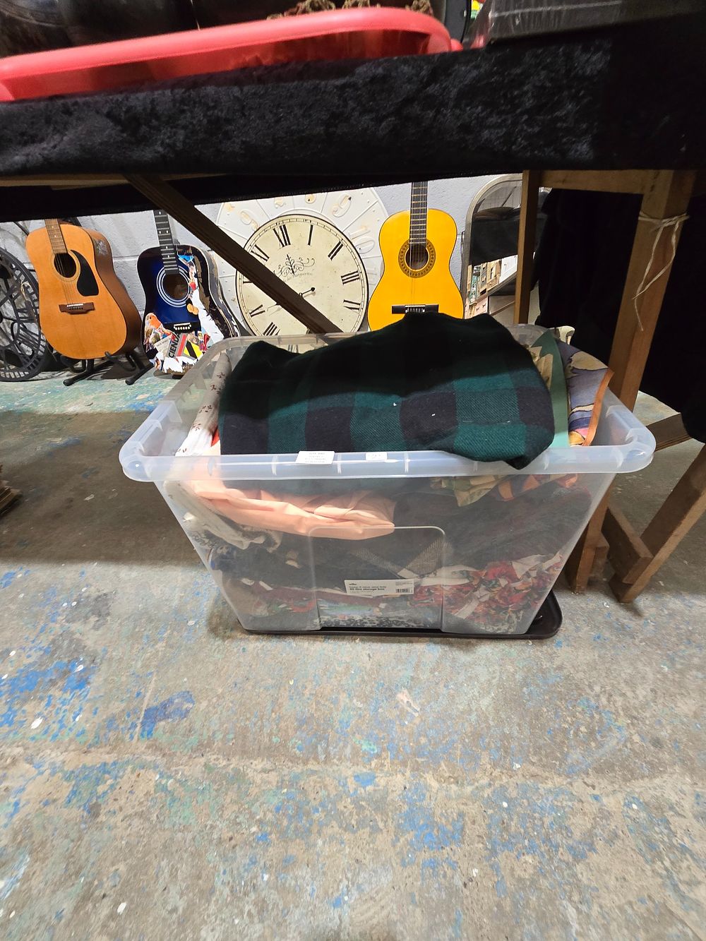 Lot 380: 1 X LARGE BOX OF MATERIAL CUT OFFS
