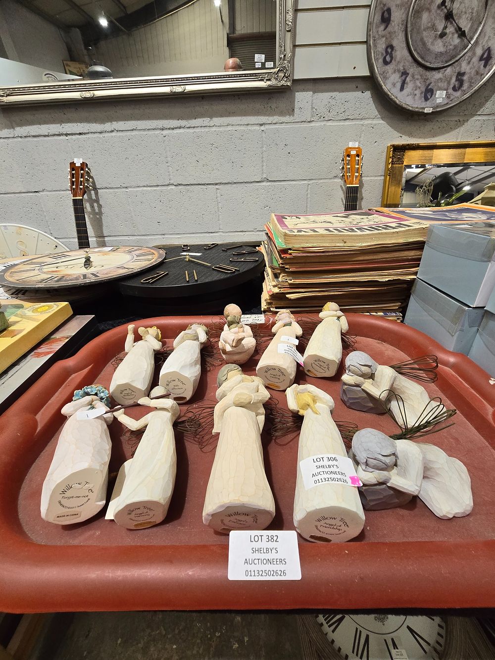 Lot 382: 1 X TRAY CONTAING VARIOUS WILLOW TREE FIGURINES
