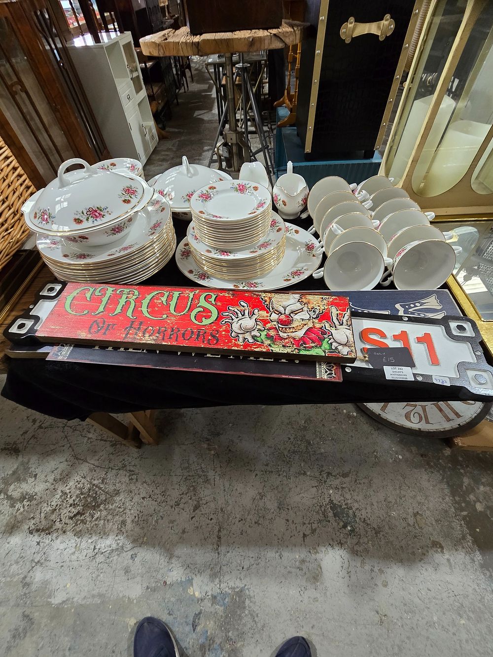Lot 392: SELECTION OF VARIOUS VINTAGE STYLE WALL PLAQUES