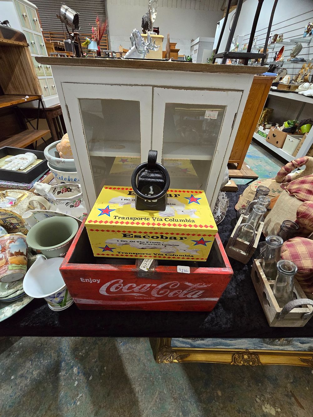Lot 405: 1 X VINTAGE SYLE COCA COLA SMALL STORAGE...