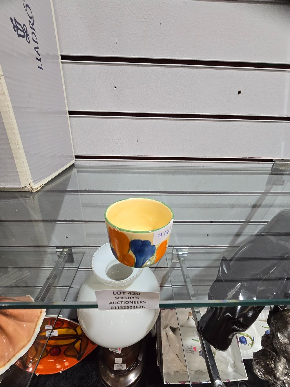 Lot 420: 1 X NEWPORT POTTERY HAND PAINTED SMALL CROCUS...