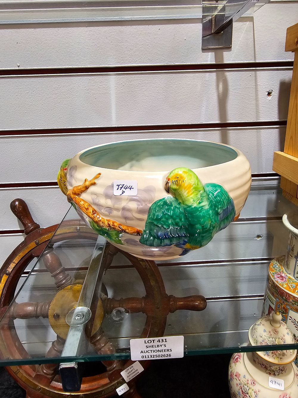 Lot 431: 1 X NEWPORT POTTERY PARROT BOWL IN PERFECT...