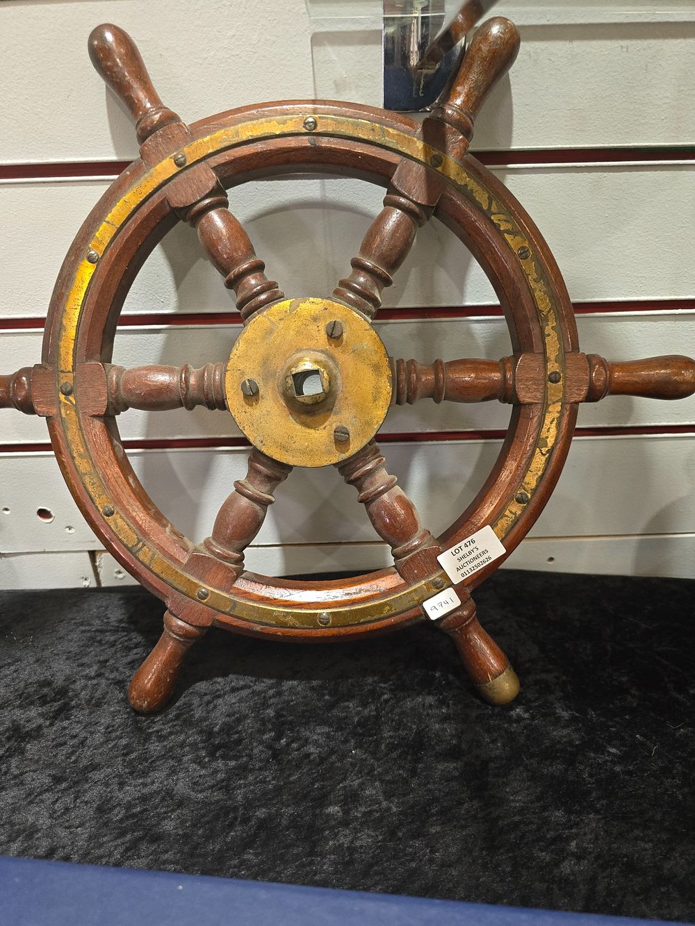 Lot 476: 1 X SMALL HEAVY WOODEN AND BRASS BOAT...