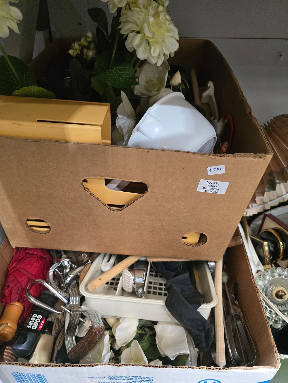 Lot 494: 2 X BOXES CONTAINING KITCHEN WARE ITEMS