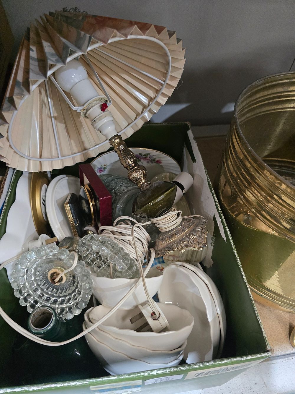 Lot 495: 1 X BOX CONTAINING POTTERY WARE ITEMS LAMPS...