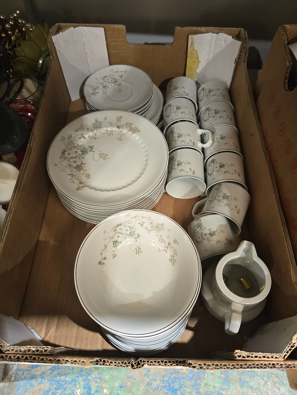 Lot 498: SELECTION OF BRAZILAN DINNER AND TEA SET PORCELAIN...