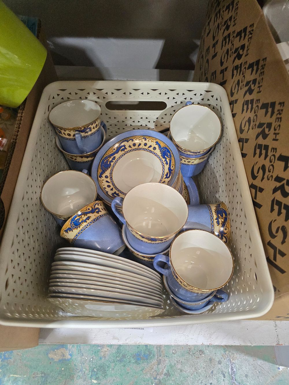 Lot 500: 1 X BOX CONTAINING GRIMWADES TEA SET ITEMS