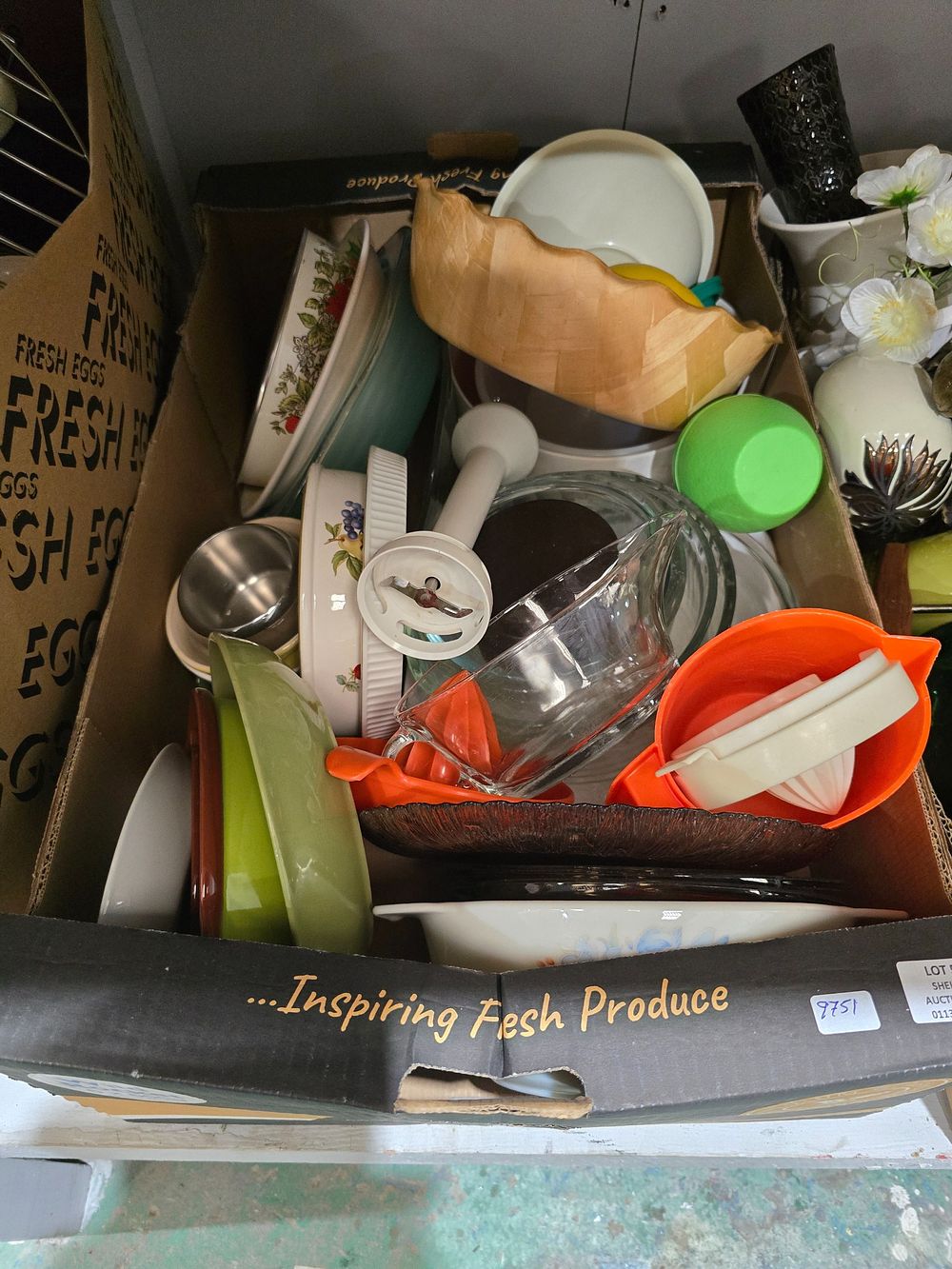 Lot 502: SELECTION OF KITCHEN WARE ITEMS