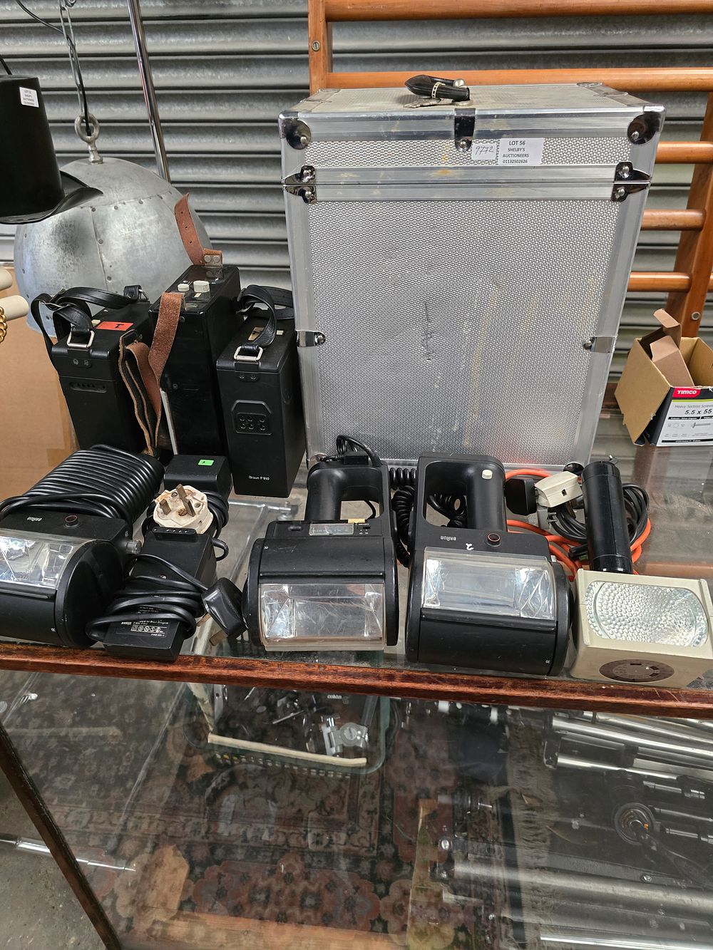 Lot 56: SELECTION OF VINTAGE BRAUN CAMERA FLASHES WITH METAL...