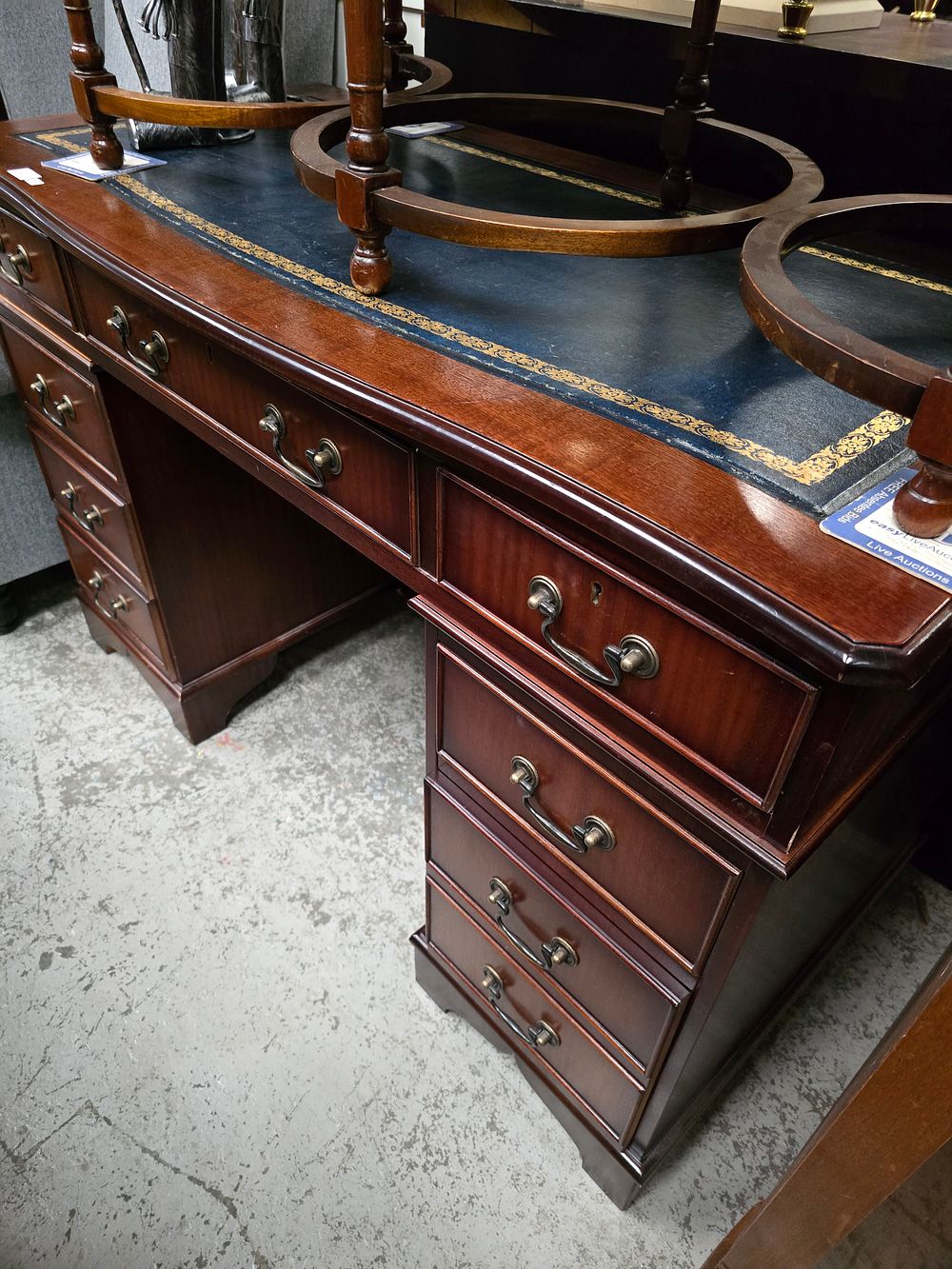 Lot 66: 1 X PEDESTAL LEATHER TOPPED DESK DOES HAVE...