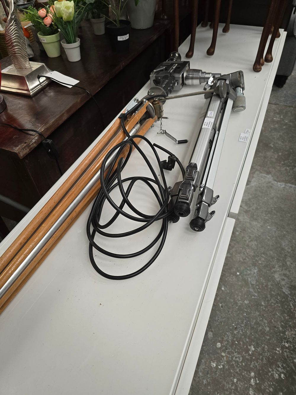 Lot 72: 1 XVINTAGE CAMERA LIGHT WITH 1 X TRIPOD