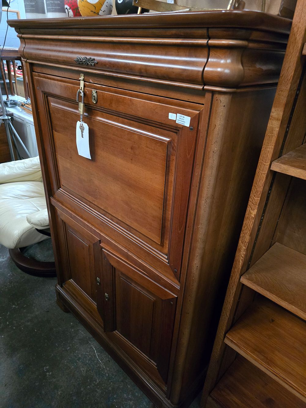 Lot 84: 1X EXIGENCE NF BUREAU DESK WITH DRAWERS