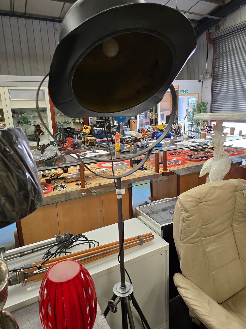 Lot 86: 1 X LARGE BOWLER HAT STYLE FLOOR LAMP...