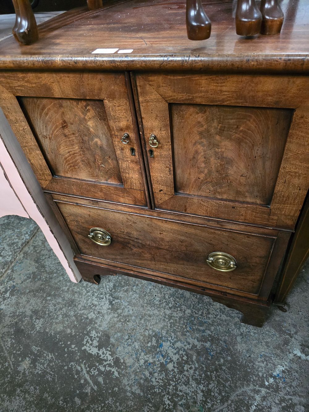 Lot 92: 1 X 1970S RECORD CABINET
