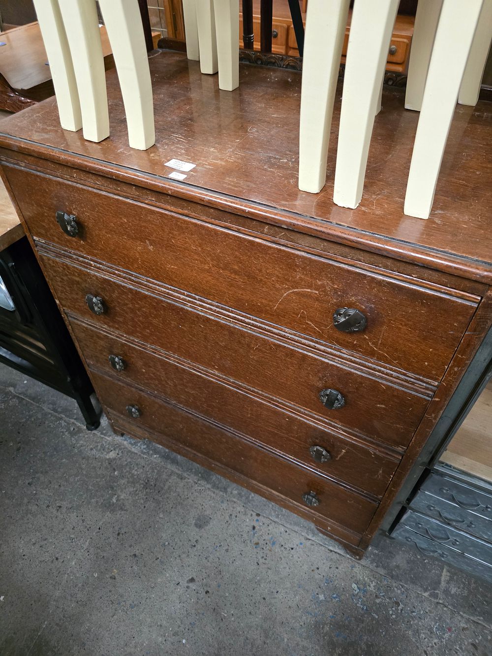 Lot 113: 1 X 1950S 4 DRAWER CHEST OF DRAWERS