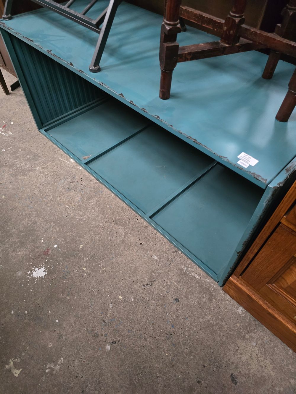 Lot 124: 1 X LONG INDUSTRIAL STYLE COFEE TABLE