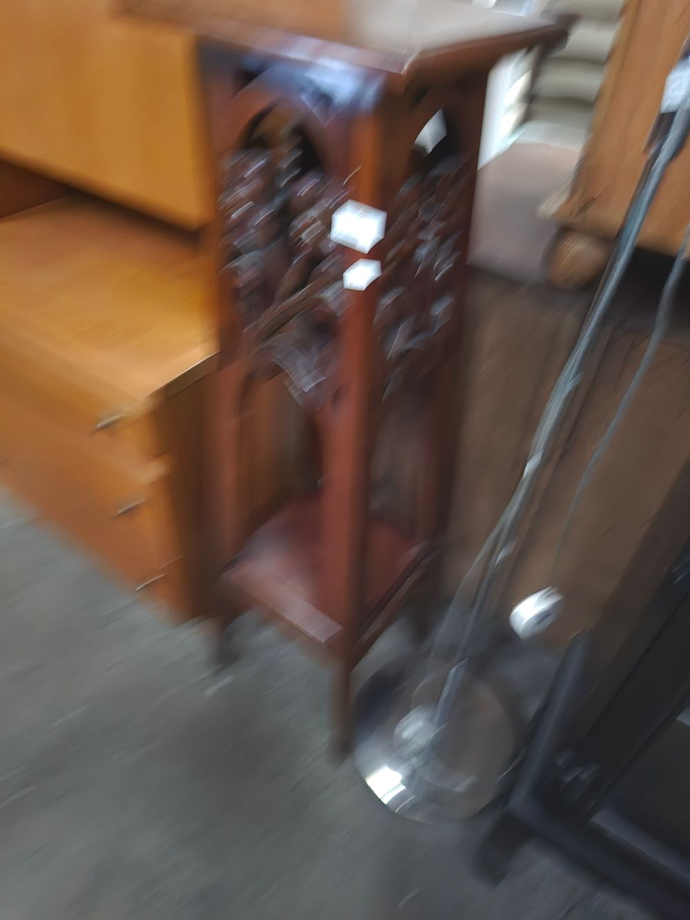 Lot 155: 1 X MAHOGANY JARDINERE STAND