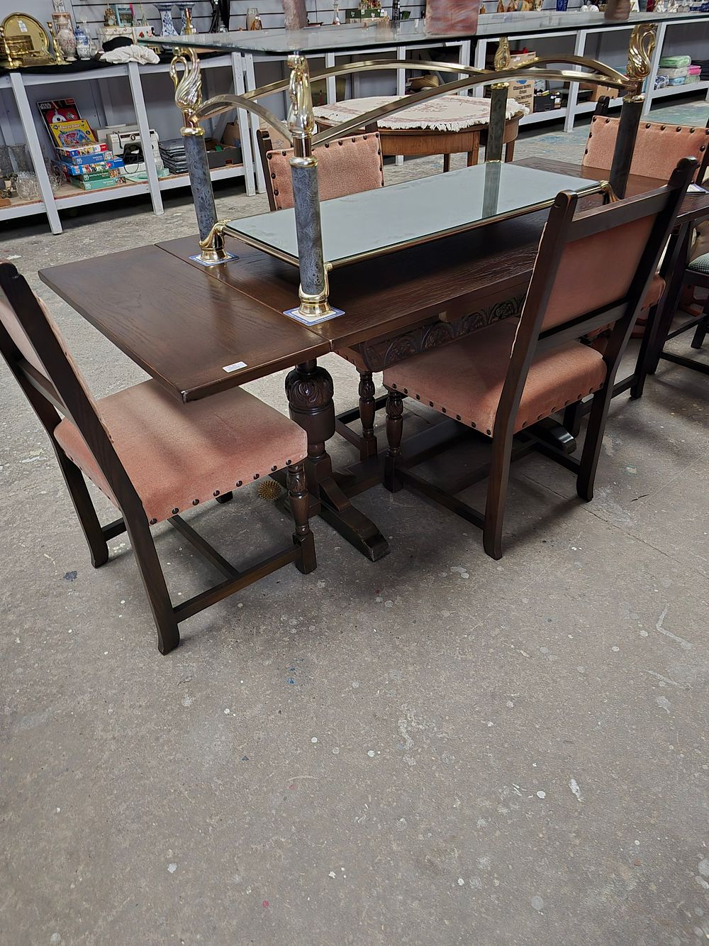 Lot 184: 1 X JAYCEE FUTNITURE OAK DINING TABLE AND...