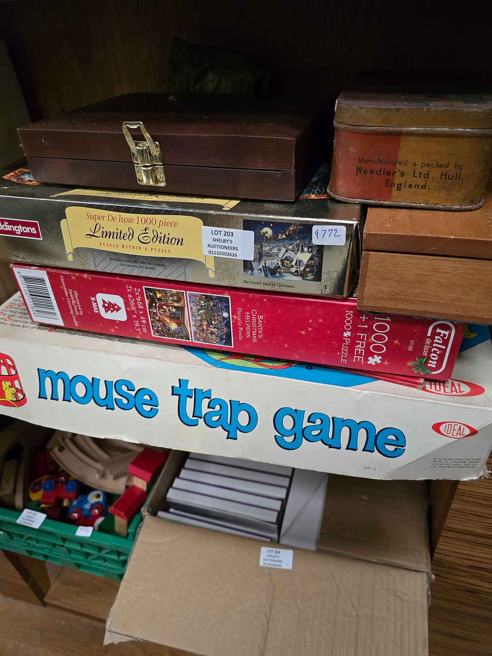 Lot 203: SELECTION OF VARIOUS VINTAGE GAMES ETC