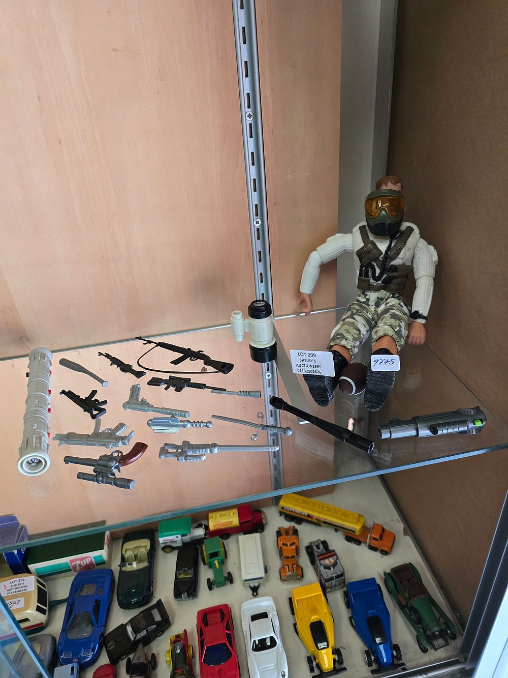 Lot 209: 1 X ACTION MAN FIGURE WITH GUNS ETC