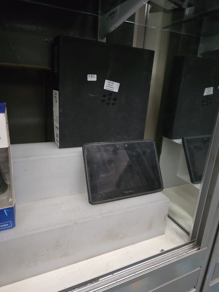 Lot 233: 1 X BLACKBERRY PLAYBOOK P100