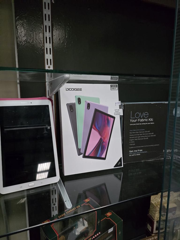 Lot 234: 1 X SAMSUNG TABLET WITH HOME CARE KIT...