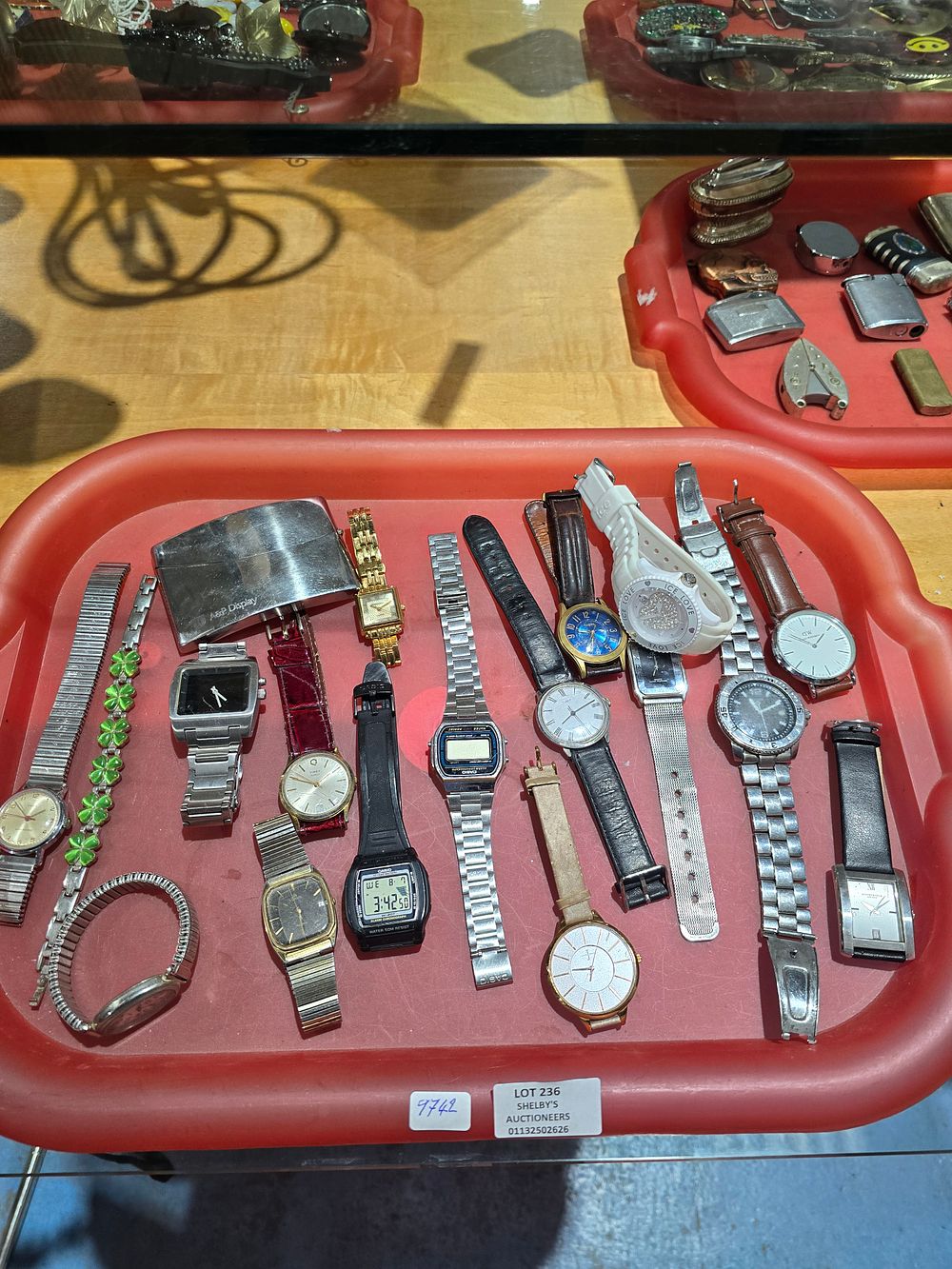 Lot 236: 1 X TRAY CONTAINING VARIOUS WATCHES CASIO ETC