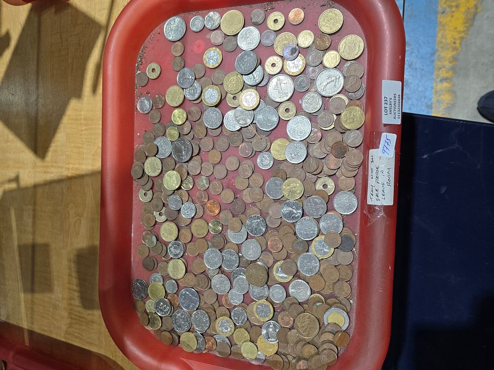 Lot 237: 1 X TRAY CONTAINING VARIOUS BRITISH COINAGE AND...