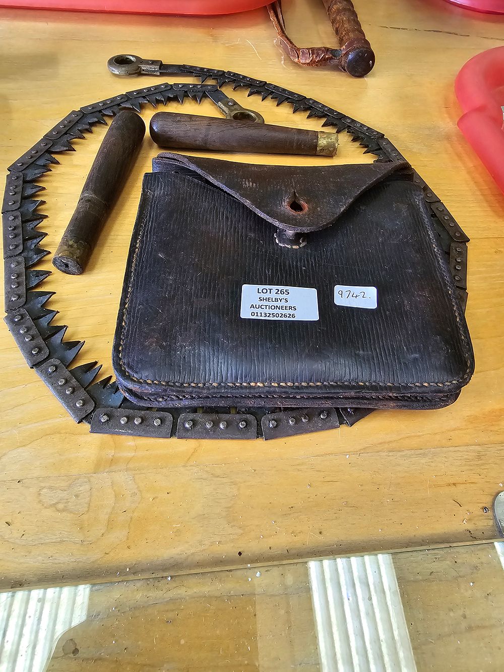 Lot 265: 1 X 1915 ARMY EDITION LEATHER FOLDING POUCH...