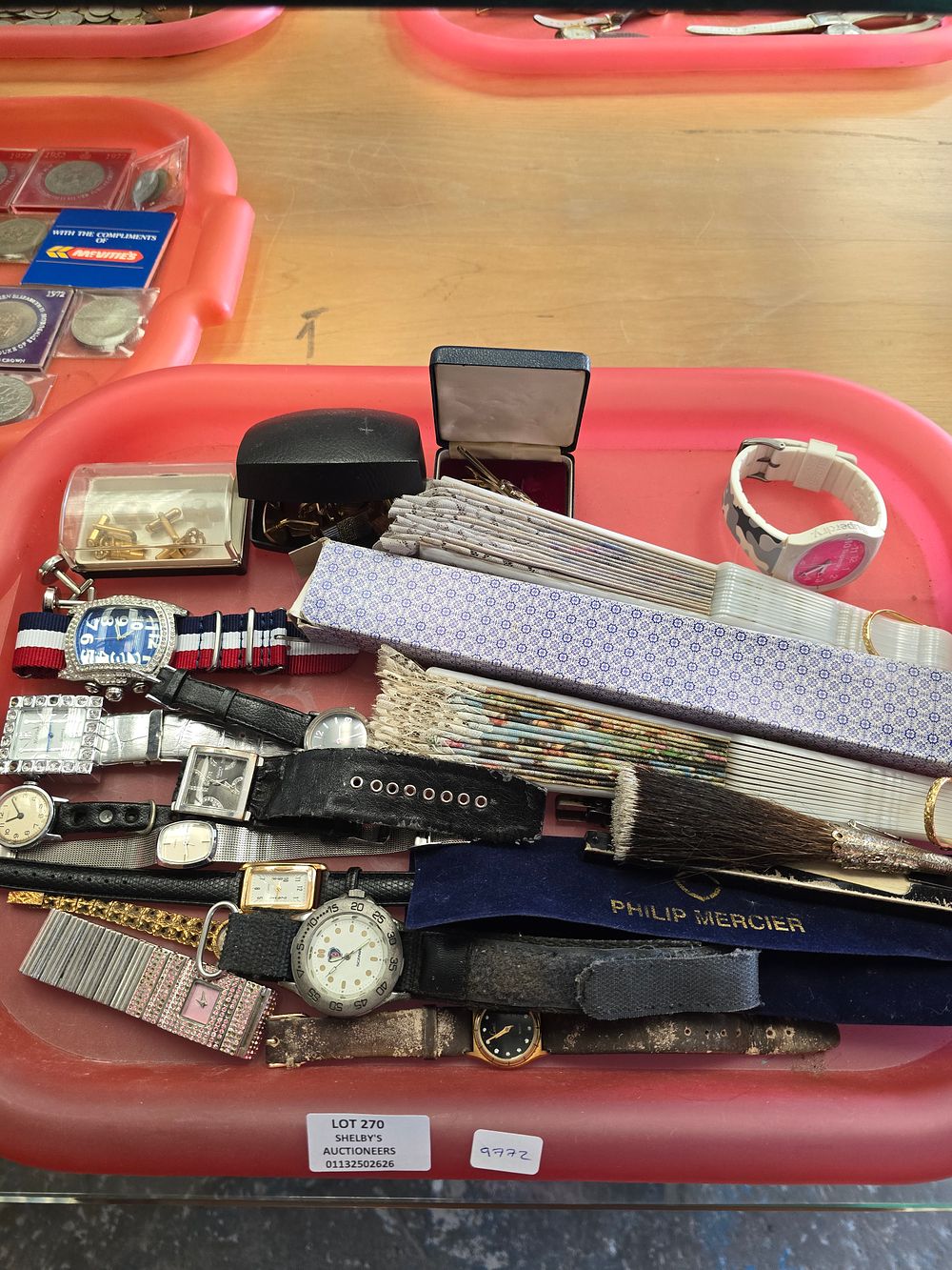 Lot 270: 1 X TRAY CONTAINING VARIOUS WATCHES SUPERDRY FANS...