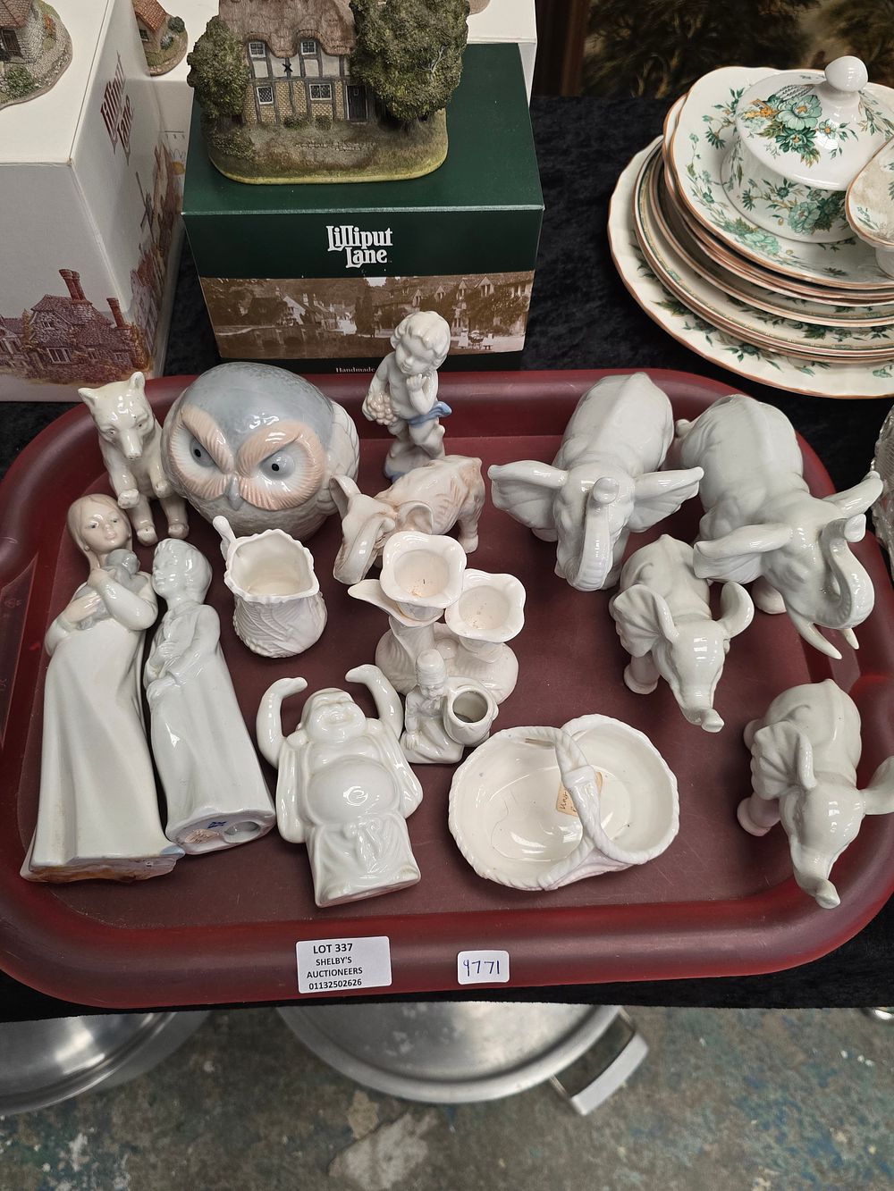 Lot 337: VARIOUS PIECES OF POTTERY WARE ITEMS