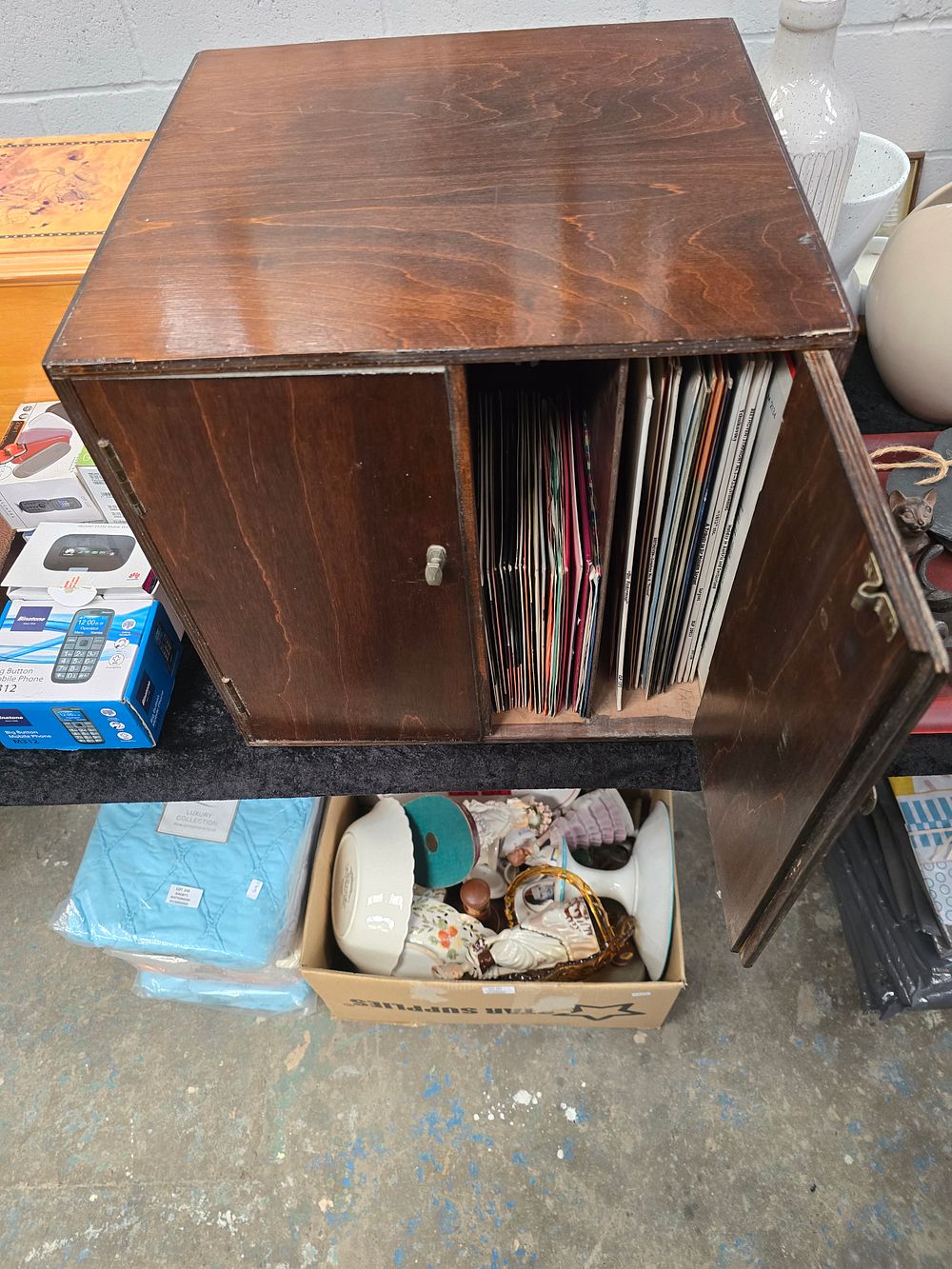 Lot 348: 1 X SMALL RECORD CABINET WITH RECORDS AND...