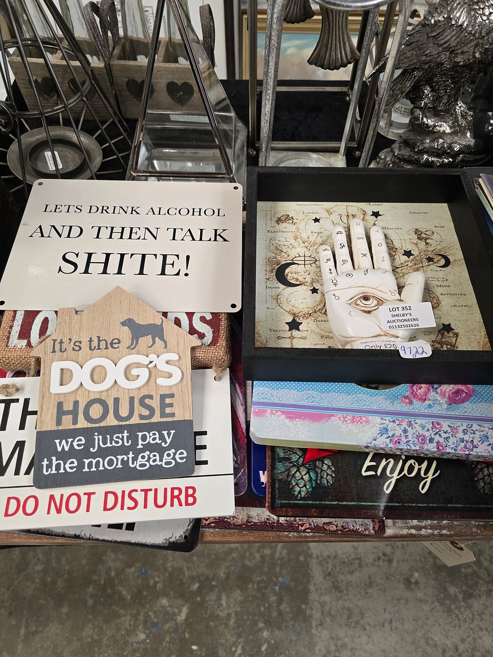Lot 352: SELECTION OF VARIOUS NEW WALL DECORATIONS ETC
