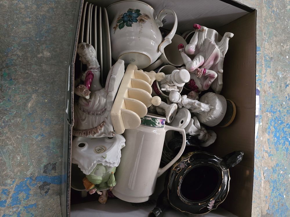 Lot 370: 1 X BOX CONTAINING POTTERY WARE ITEMS