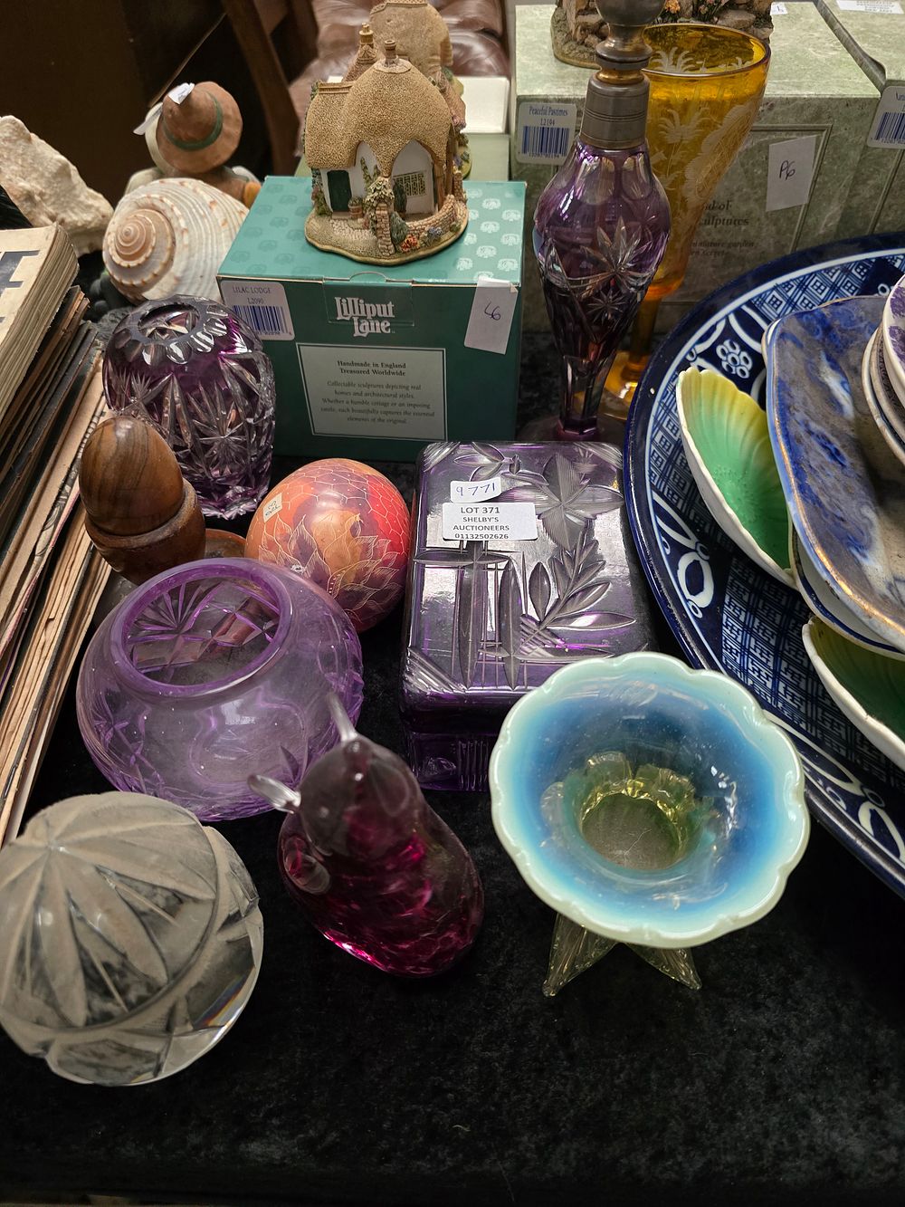 Lot 371: SELECTION OD GLASS WARE ITEMS