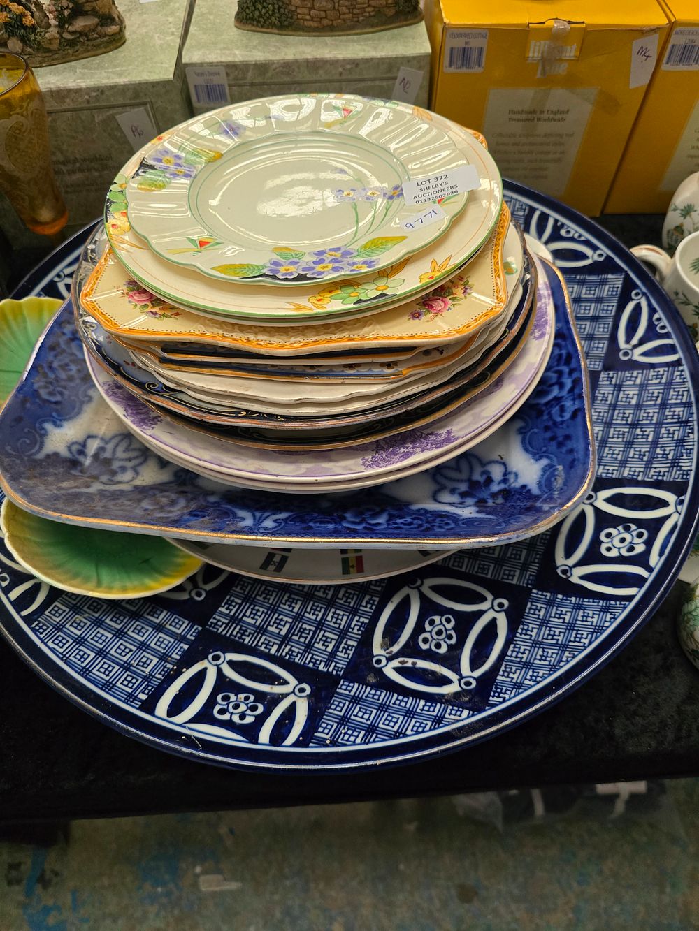 Lot 372: SELECTION OF COLLECTORS PLATES INCLUDING CROWN DEVON MEAKIN...