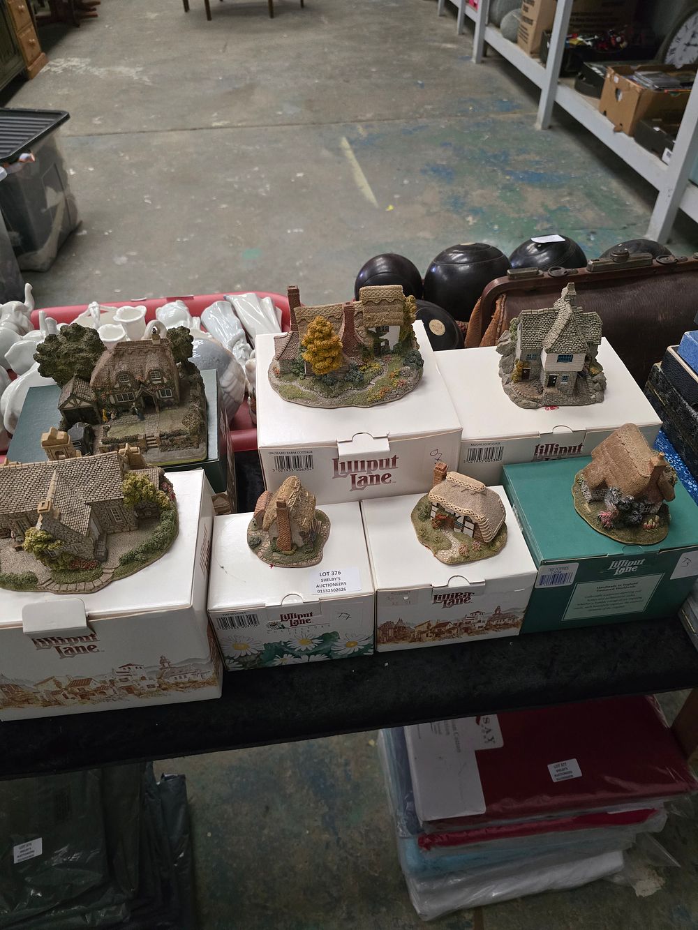 Lot 376: 7 X VARIOUS BOXED LILLIPUT LANE COTTAGES