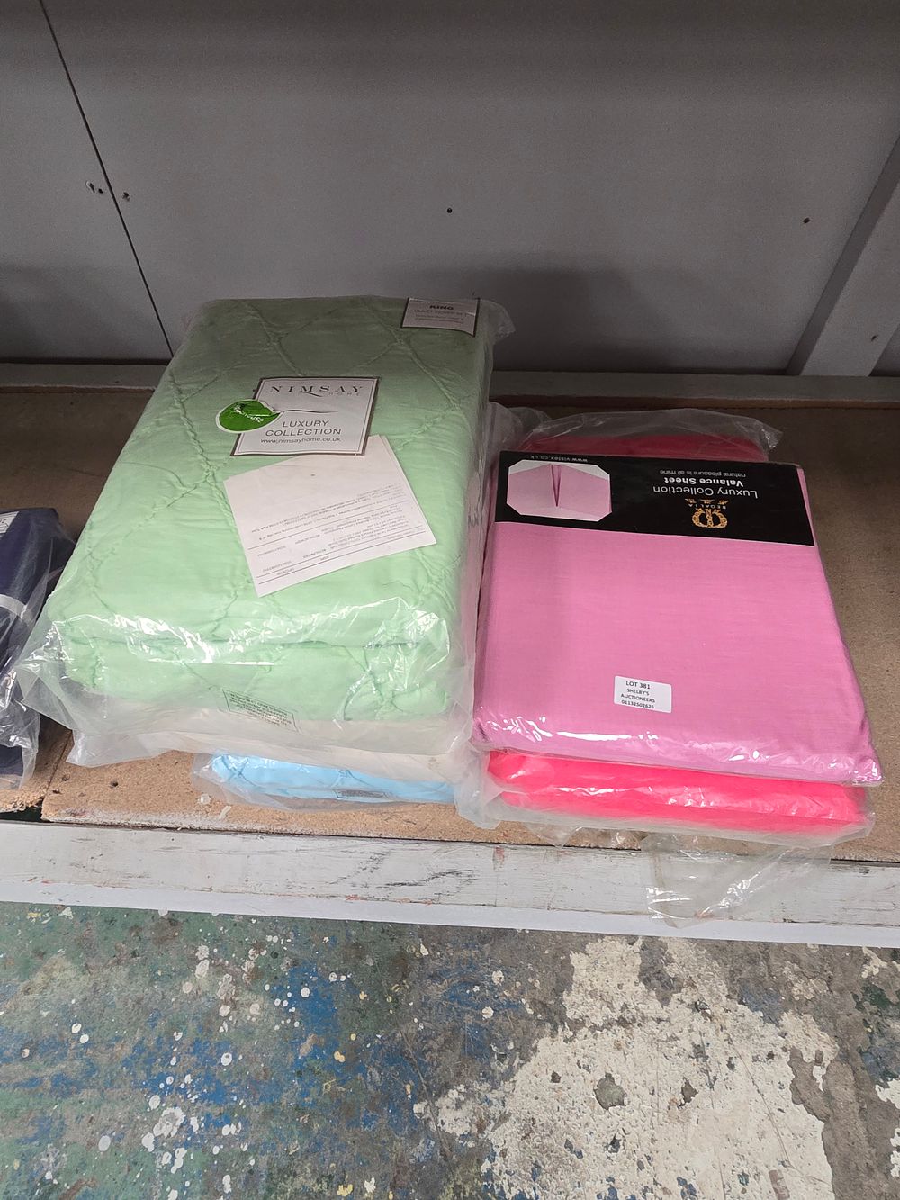 Lot 381: 4 X NIMSAY KING SIZE DUVET SETS WITH...
