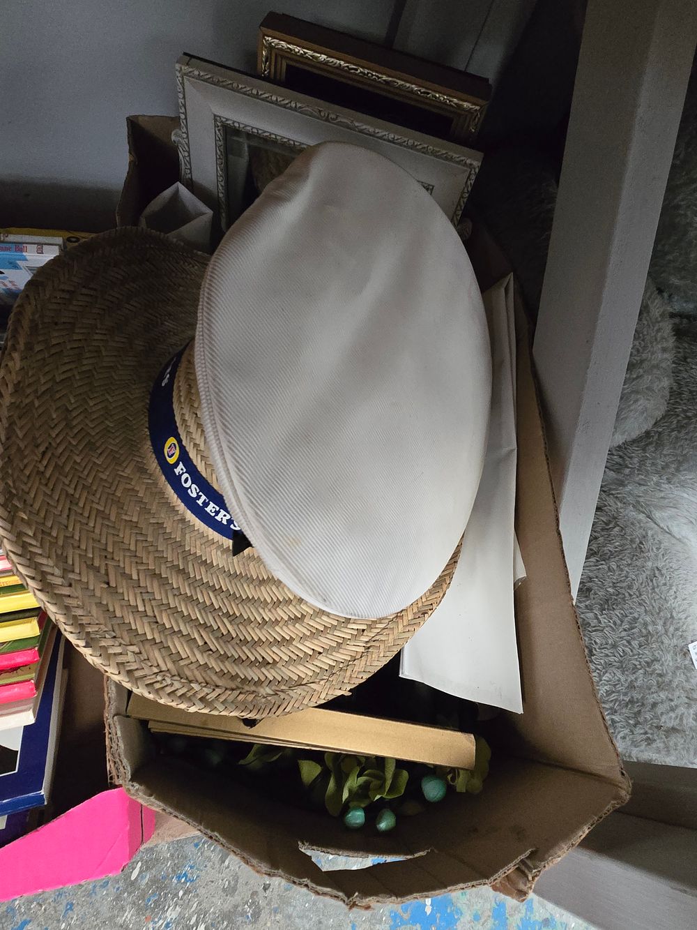 Lot 390: SELECTION OF VARIOUS MIRRORS POTTERY HATS ETC